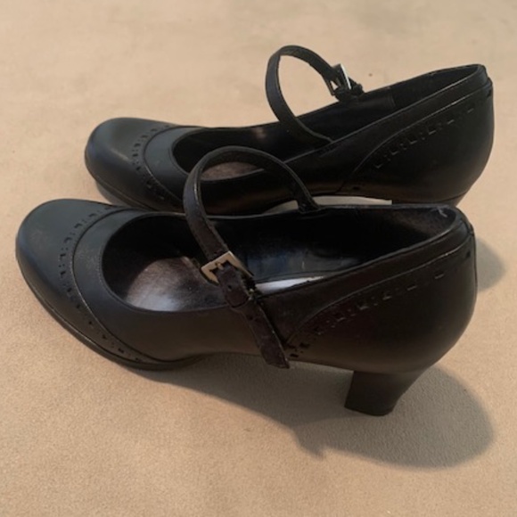 Etienne Aigner Leather Mary Jane Heel Pumps NWOT- size 6 1/2 Black - Picture 5 of 12